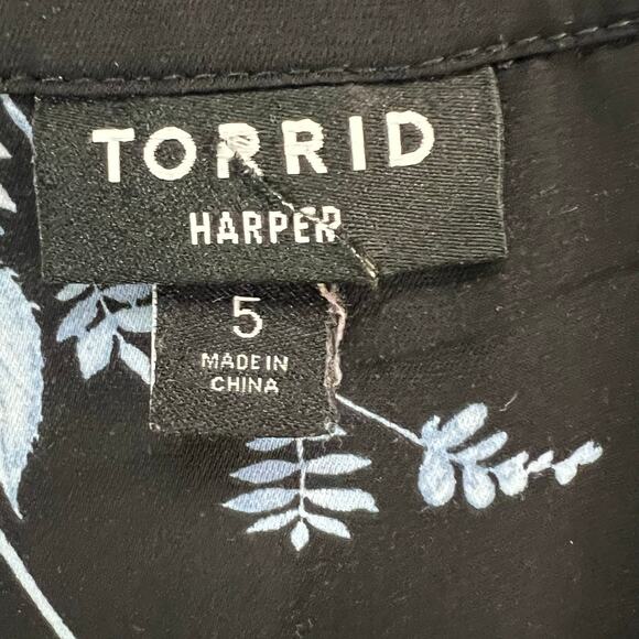 Torrid Harper Studio Blouse 5X Black Floral Crepe De Chine Flutter Career Casual - Picture 9 of 13